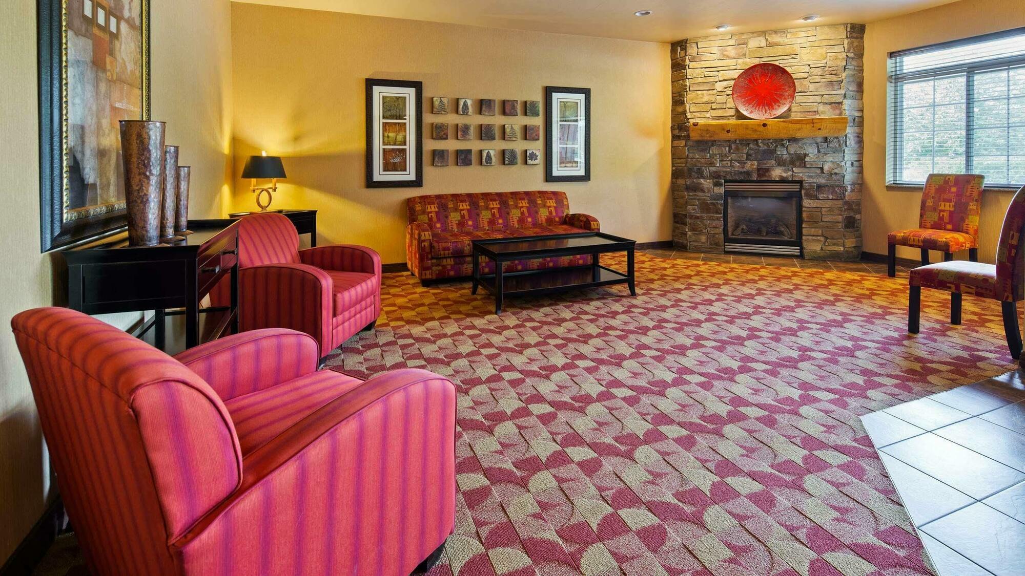 Crandon Inn & Suites Exterior photo